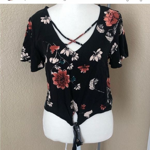 NEW NWOT BLACK FLORAL FRONT TIE CROP TOP SIZE MED - Picture 6 of 11